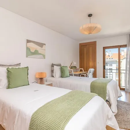 Spacious And Chic With Lisbon, Sintra, Or Beach At 15 Min! *