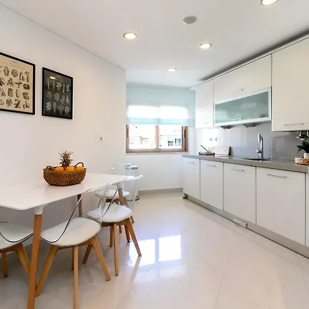 Spacious And Chic With Lisbon, Sintra, Or Beach At 15 Min! 아파트