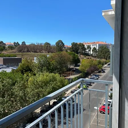 Spacious And Chic With Lisbon, Sintra, Or Beach At 15 Min! *