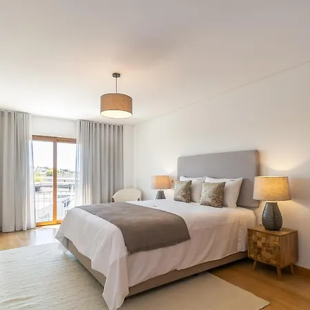Spacious And Chic With Lisbon, Sintra, Or Beach At 15 Min! *