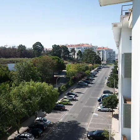 Spacious And Chic With Lisbon, Sintra, Or Beach At 15 Min! *