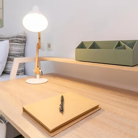 Spacious And Chic With Lisbon, Sintra, Or Beach At 15 Min! *