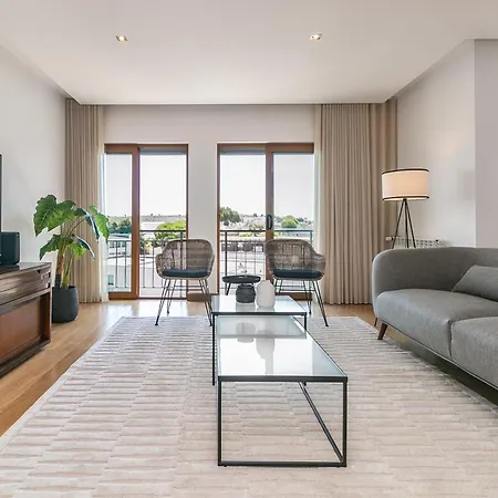 Spacious And Chic With Lisbon, Sintra, Or Beach At 15 Min!