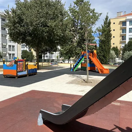 Spacious And Chic With Lisbon, Sintra, Or Beach At 15 Min! 아파트 아마도라