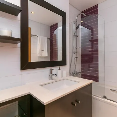 Spacious And Chic With Lisbon, Sintra, Or Beach At 15 Min! 아파트 아마도라