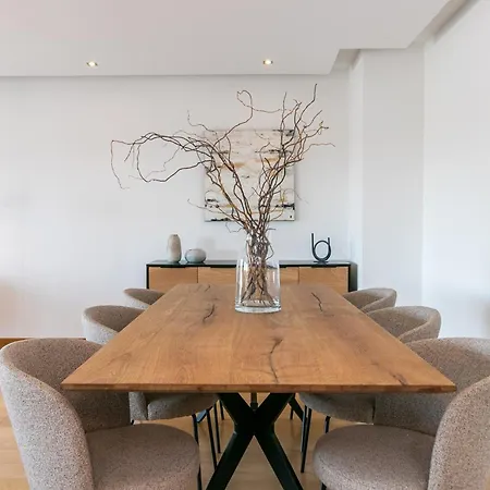 Spacious And Chic With Lisbon, Sintra, Or Beach At 15 Min!